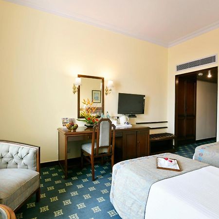 Peerless Hotel Kolkata Eksteriør bilde